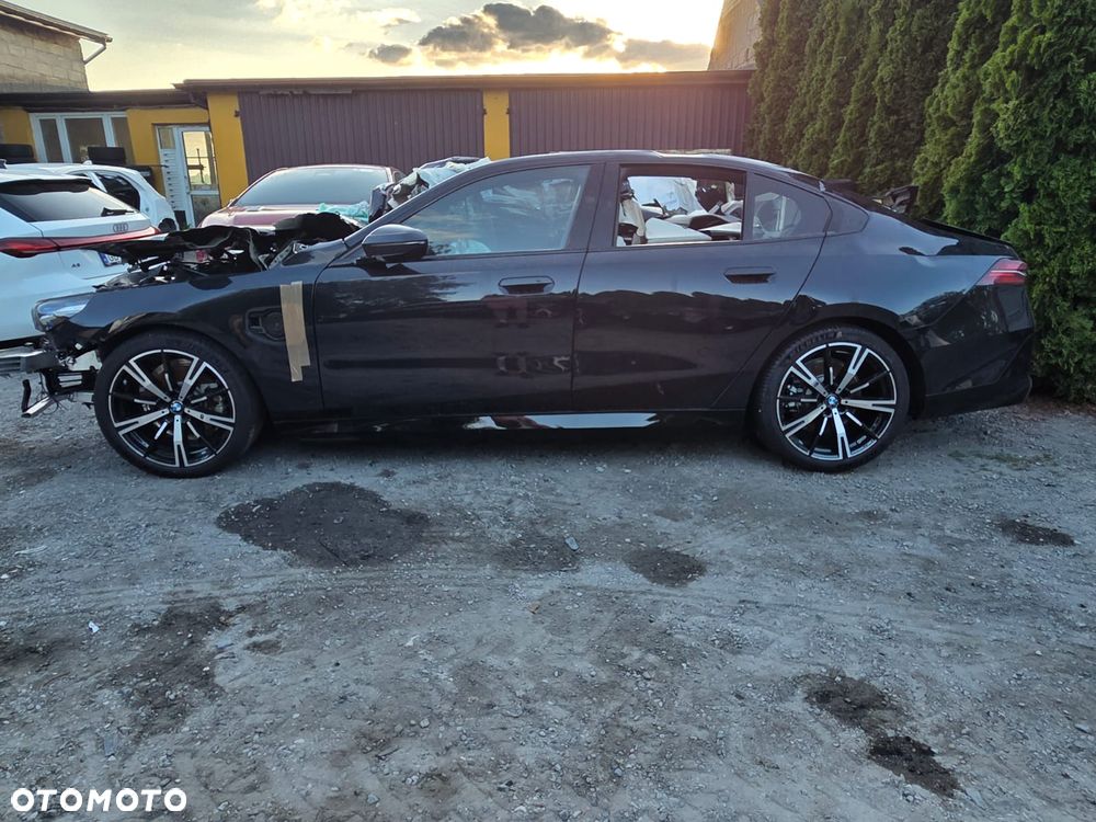 BMW Seria 5 530e xDrive PHEV M Sport Edition - 3