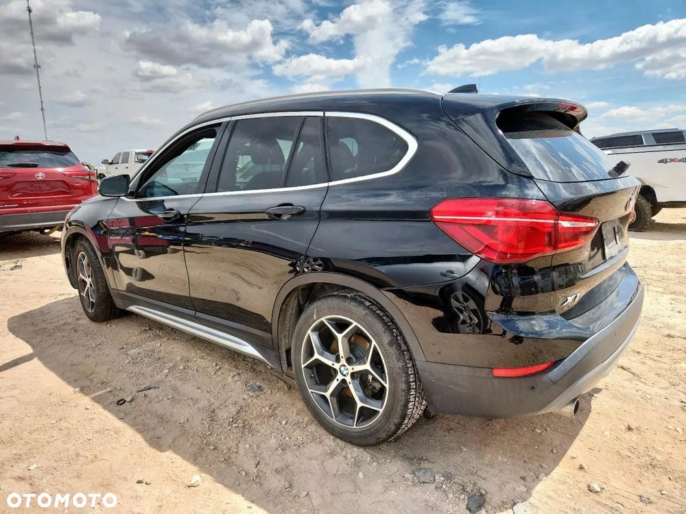 BMW X1 xDrive25i GPF Sport Line - 3