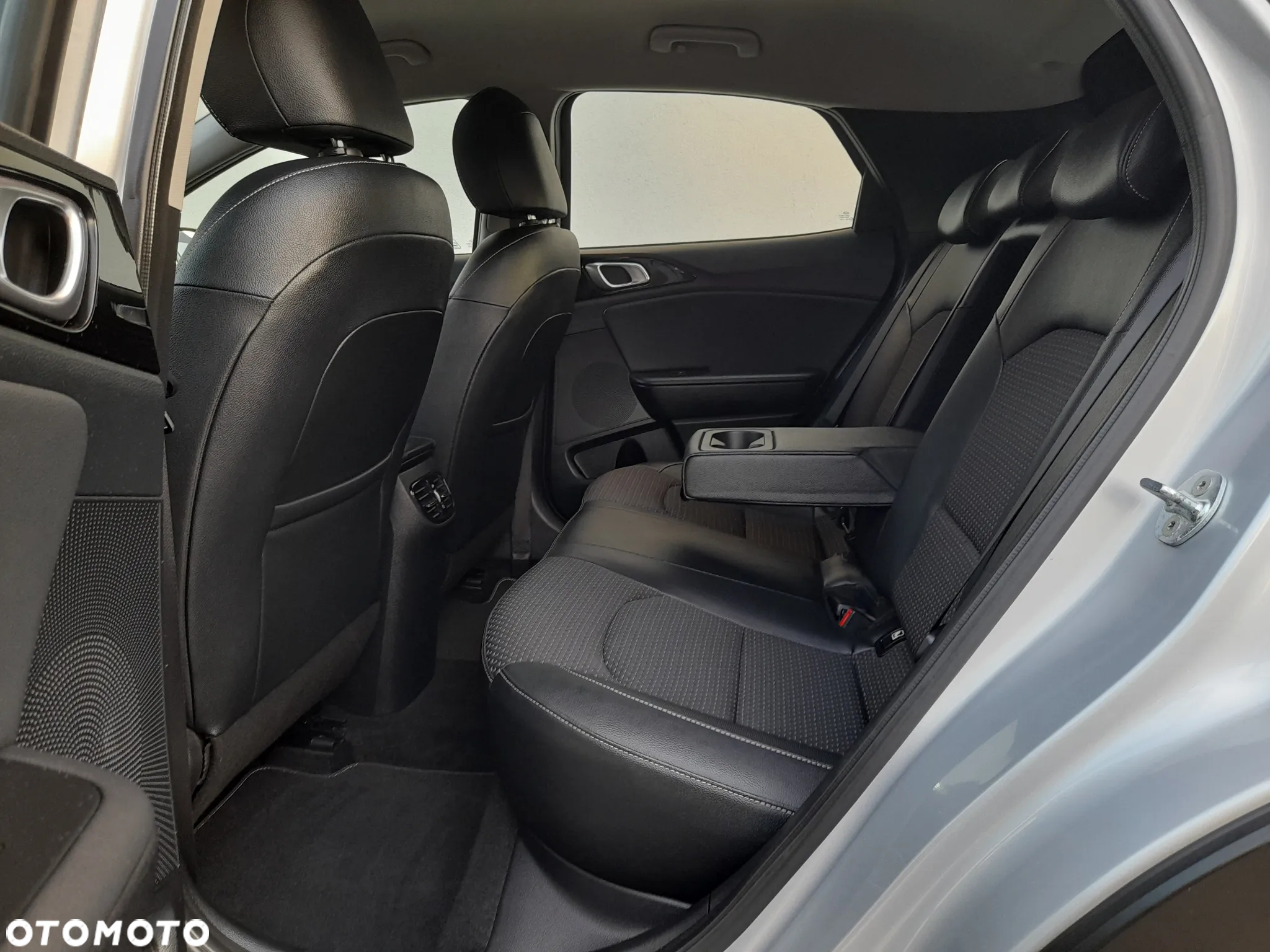 Kia XCeed 1.6 CRDi Eco-Dynamics+(48V Mild-Hybrid) DCT7 VISION - 16