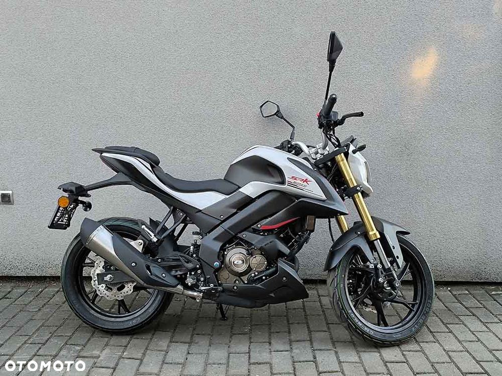 QJMOTOR SRK 125S - 11