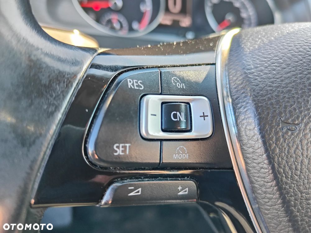 Volkswagen Golf 1.6 TDI Highline - 19