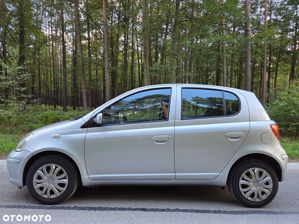 Toyota Yaris 1.0 Base - 1