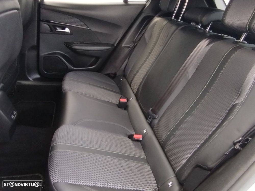 Peugeot 2008 1.2 PureTech GT Line - 27