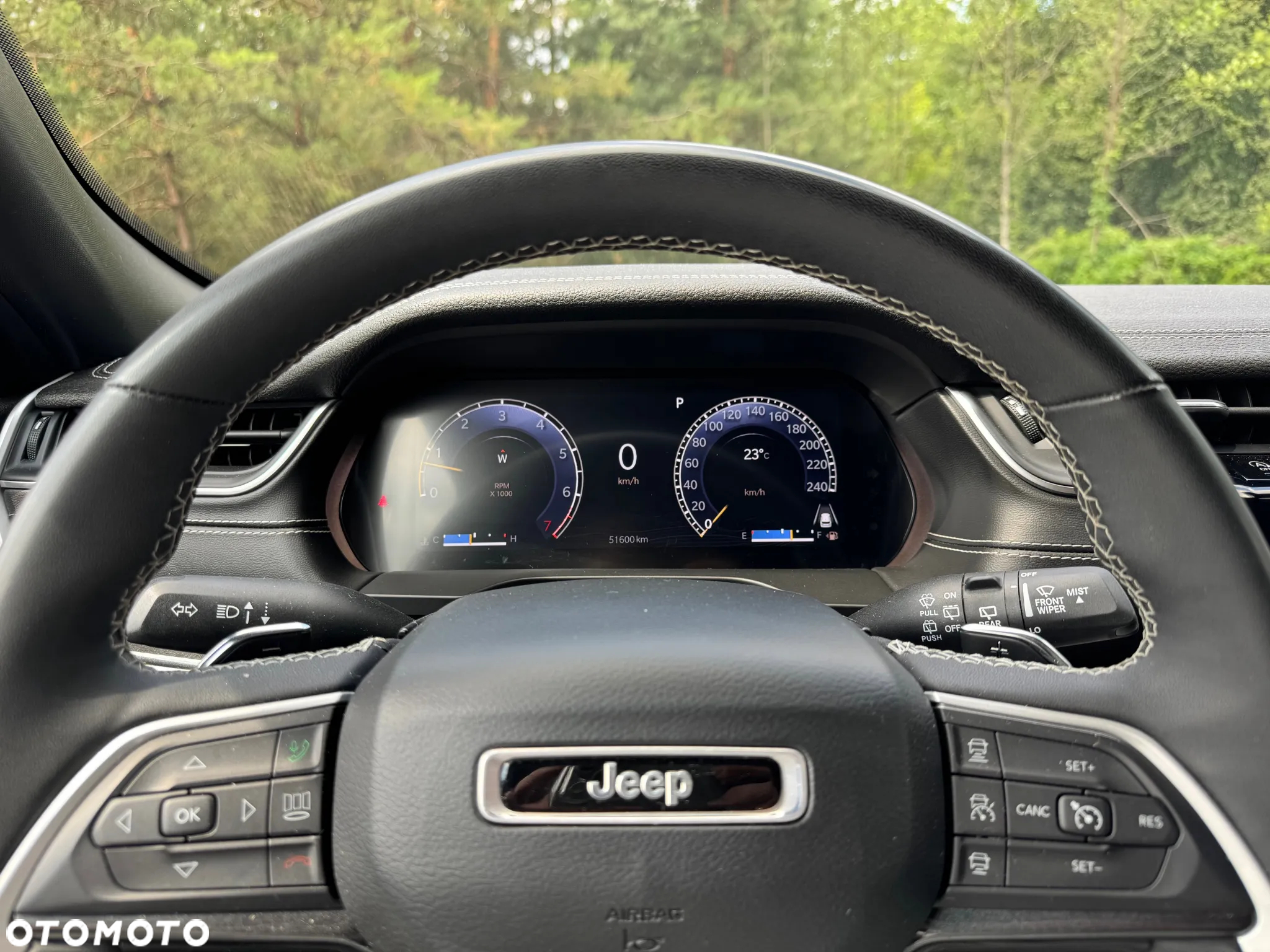Jeep Grand Cherokee - 24