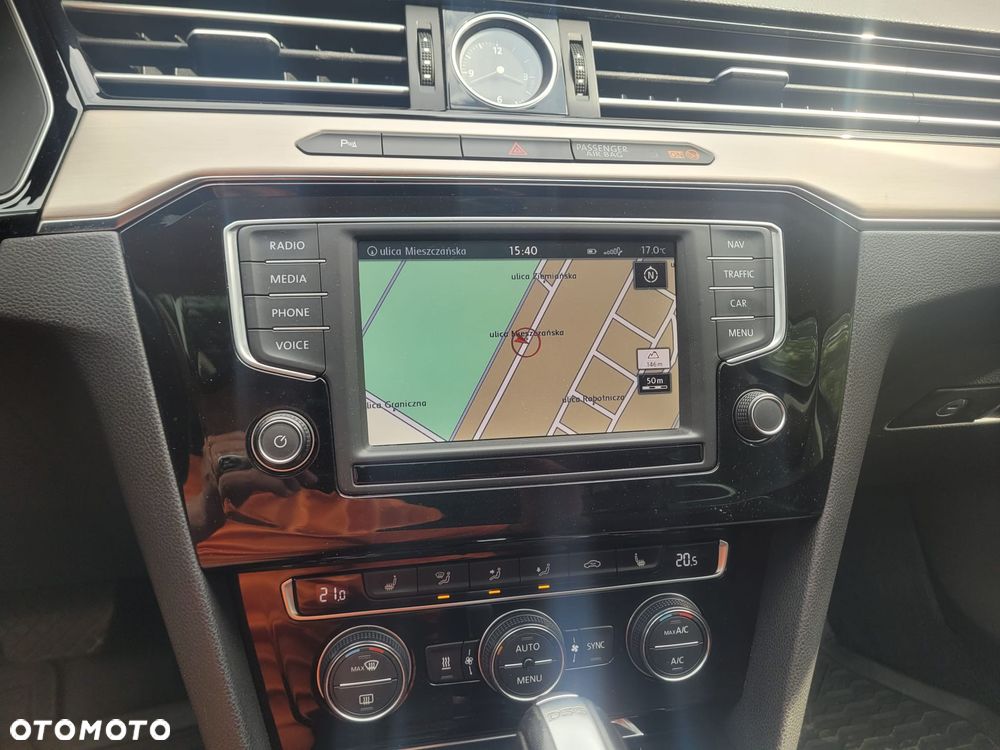 Volkswagen Passat 2.0 TDI SCR DSG Comfortline - 38