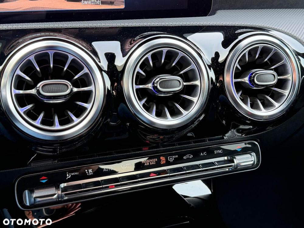 Mercedes-Benz CLA - 30