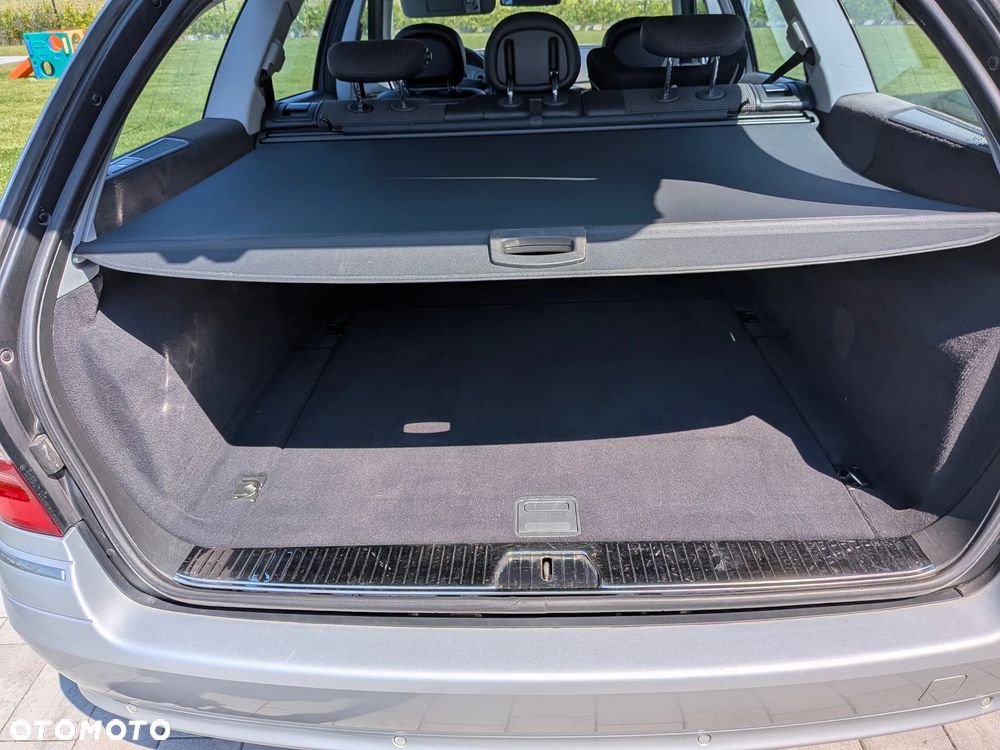 Mercedes-Benz Klasa E 320 CDI 4-Matic T Avantgarde - 21