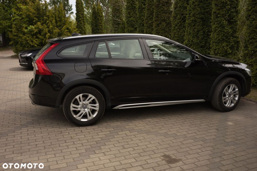 Volvo V60 Cross Country - 3