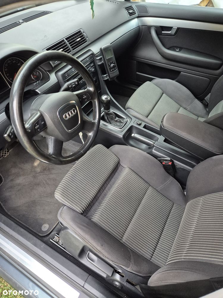 Audi A4 Limousine - 5