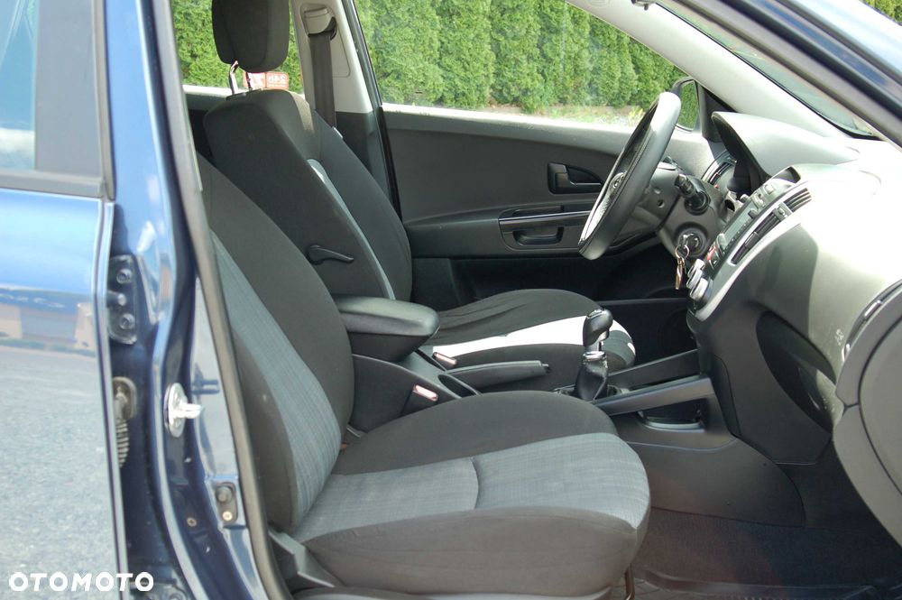 Kia Ceed - 8