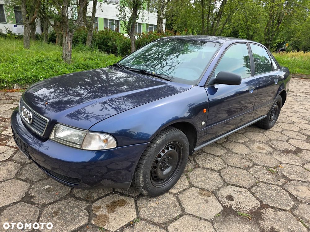 Audi A4 Limousine - 1