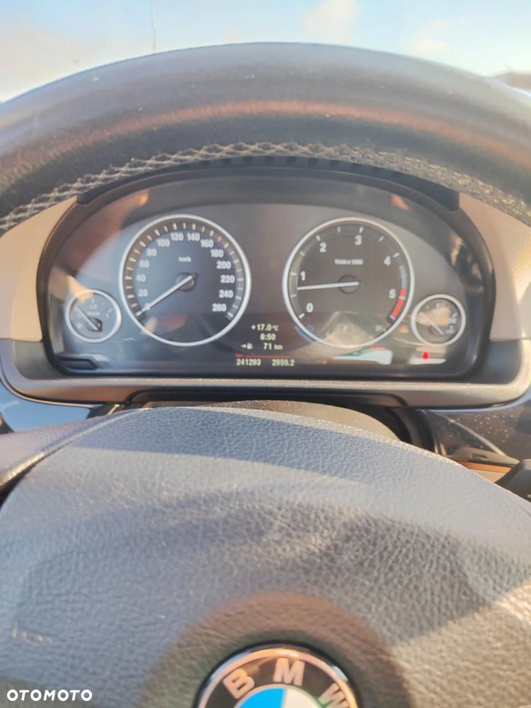 BMW Seria 5 530d xDrive - 11