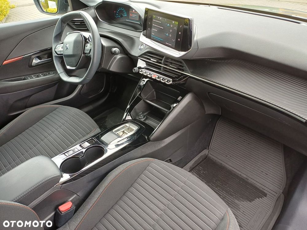 Peugeot 208 - 11