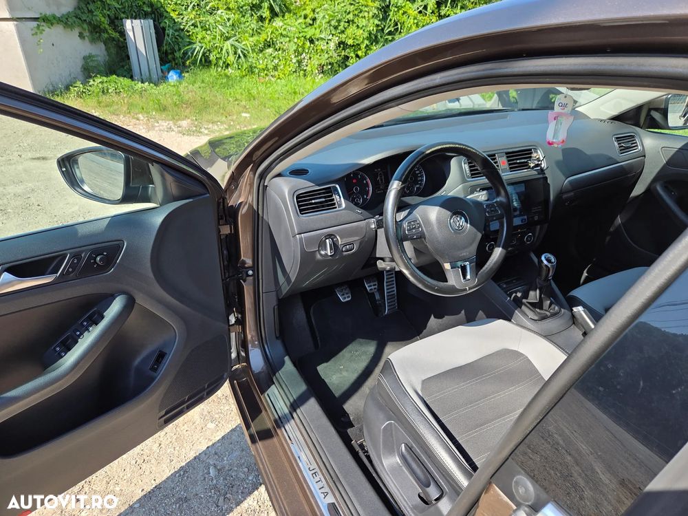 Volkswagen Jetta - 10
