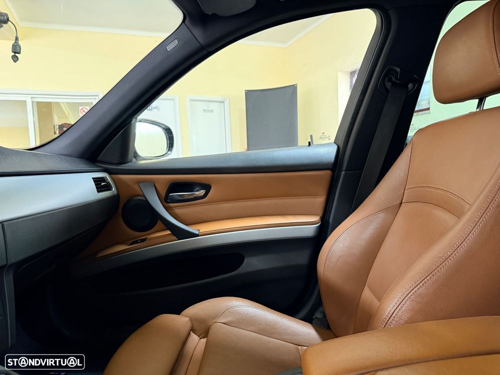 BMW 320 d Pack M - 22