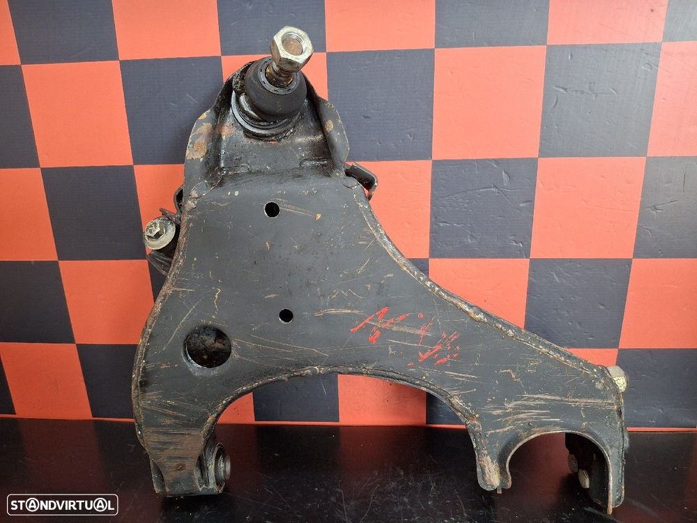 Braço Suspensão Frente Esquerdo Nissan Pick Up (D22) - 2