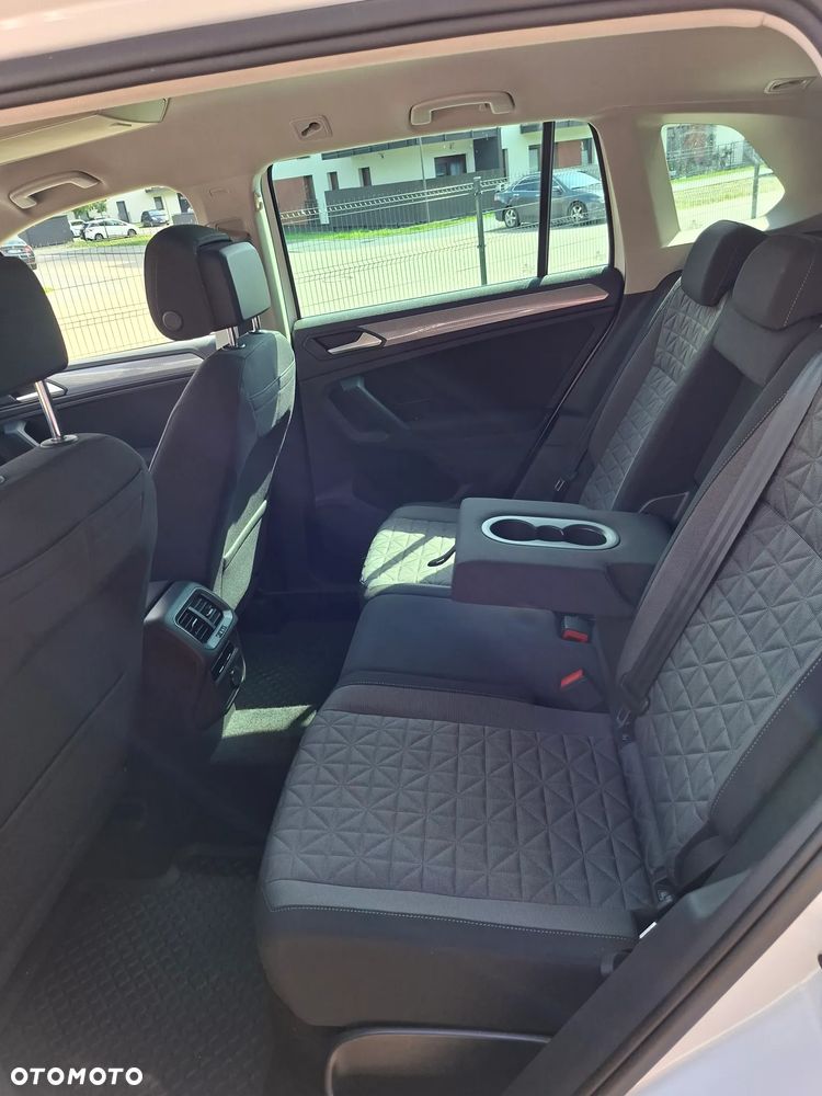 Volkswagen Tiguan - 12