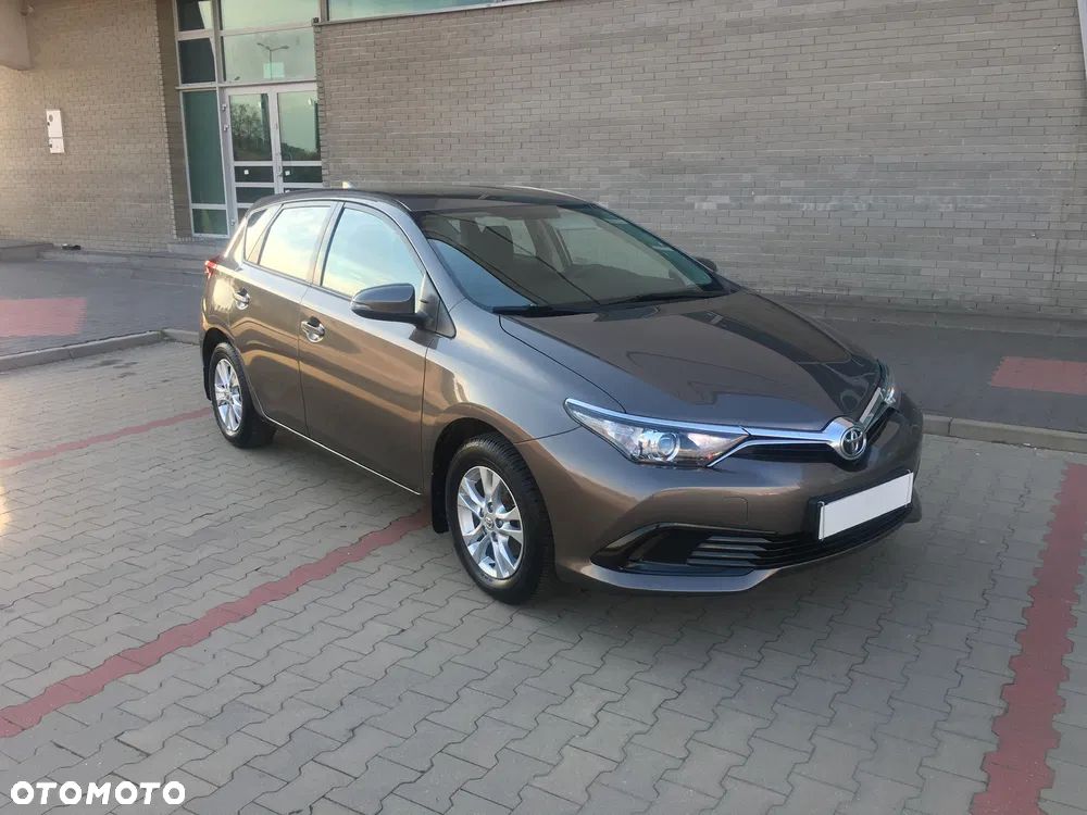 Toyota Auris - 11