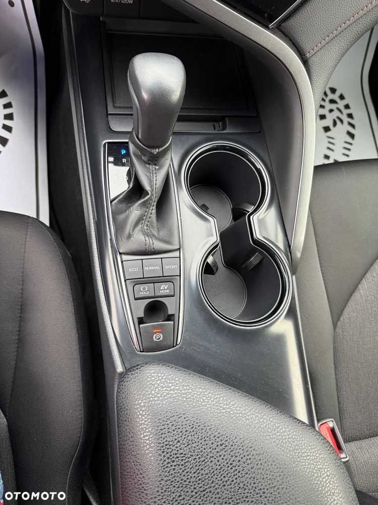 Toyota Camry 2.5 Hybrid Comfort CVT - 12