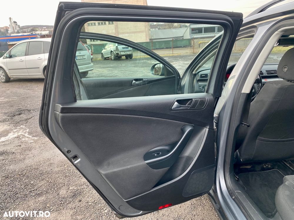 Volkswagen Passat 1.9 TDI DPF BlueMotion - 25