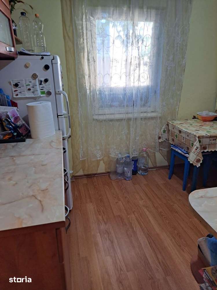 Apartament 3 cam PB la parter pe str. Doina cu 2 bai, necesita renovat — fotografia 3