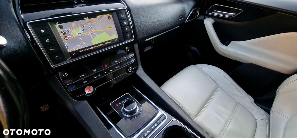 Jaguar F-Pace 2.0 i4D AWD Prestige - 22