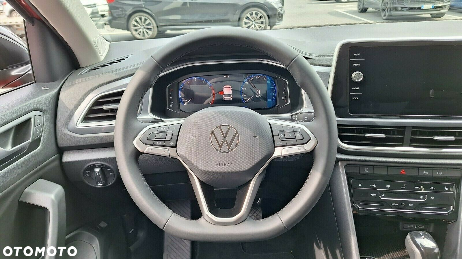 Volkswagen T-Roc - 32