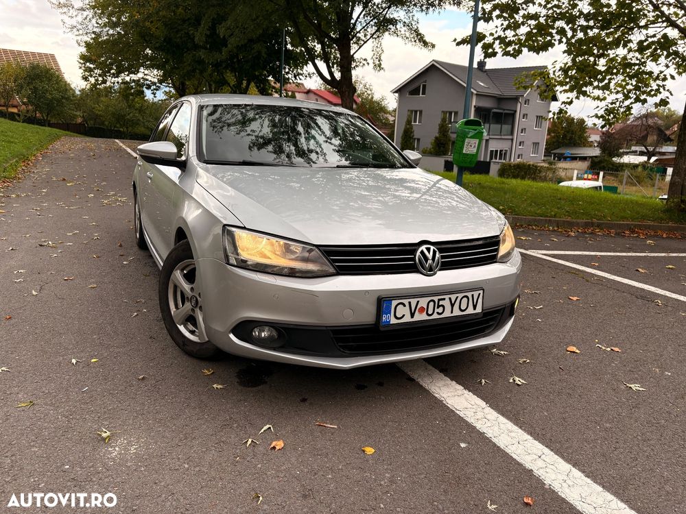 Volkswagen Jetta 1.6 TDI Blue Motion Technology Comfortline - 16