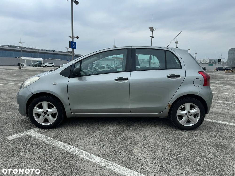 Toyota Yaris 1.0 Terra A/C - 2