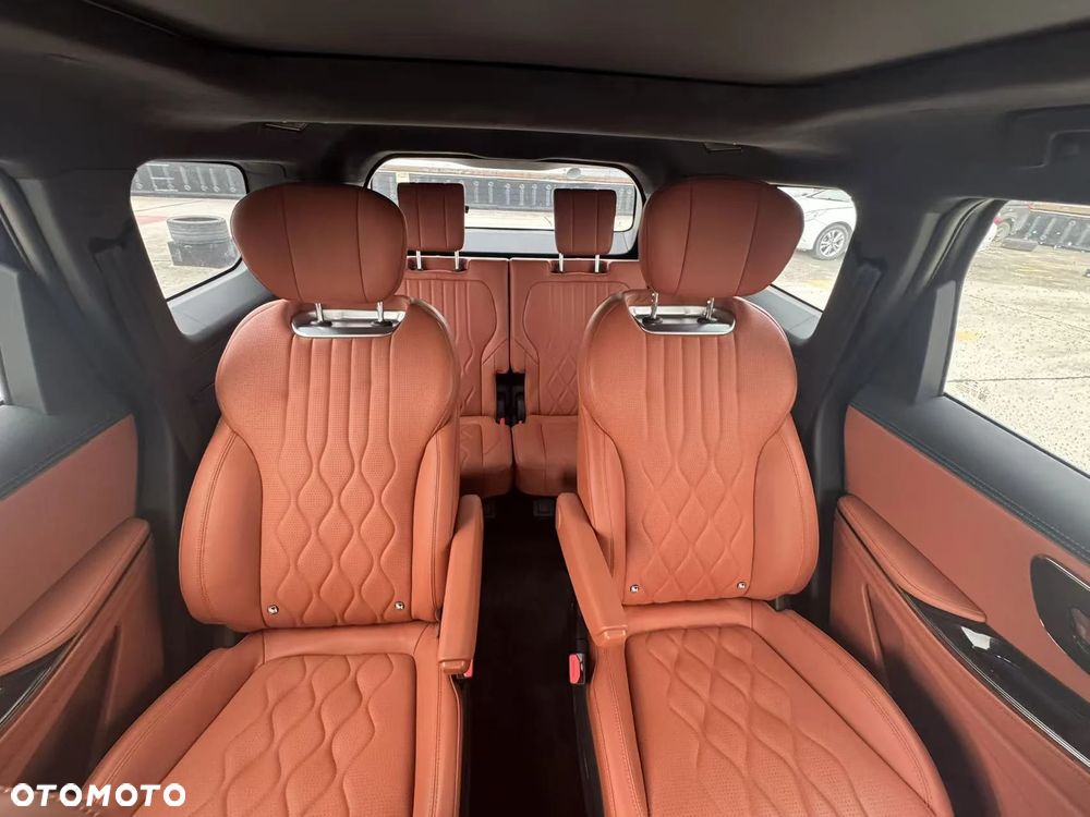 Lincoln Town Car - 13