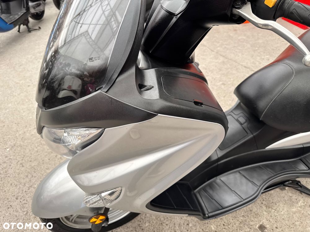 Suzuki Burgman - 14