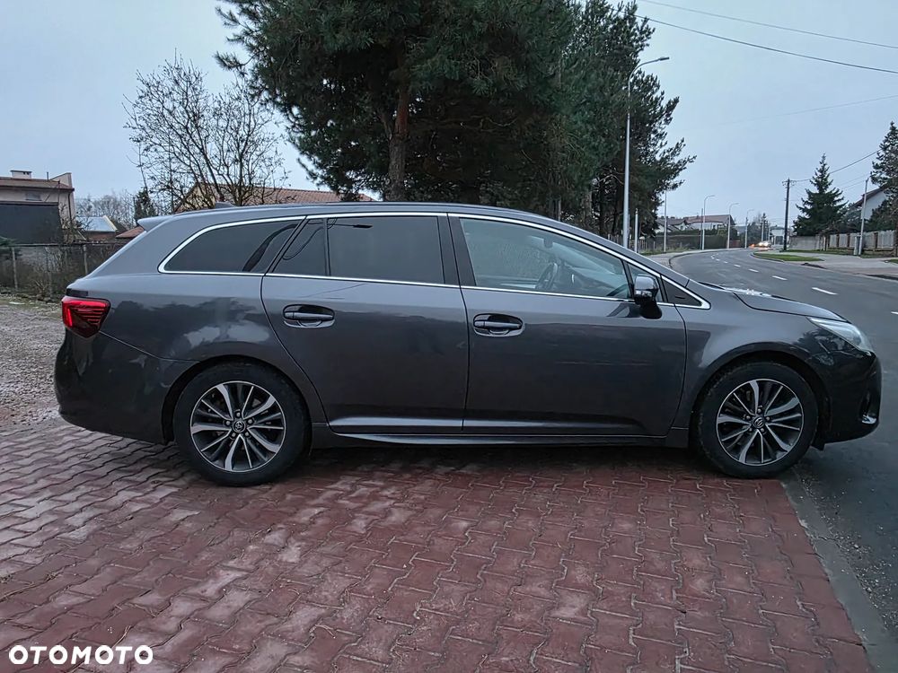 Toyota Avensis 2.0 D-4D Premium - 9
