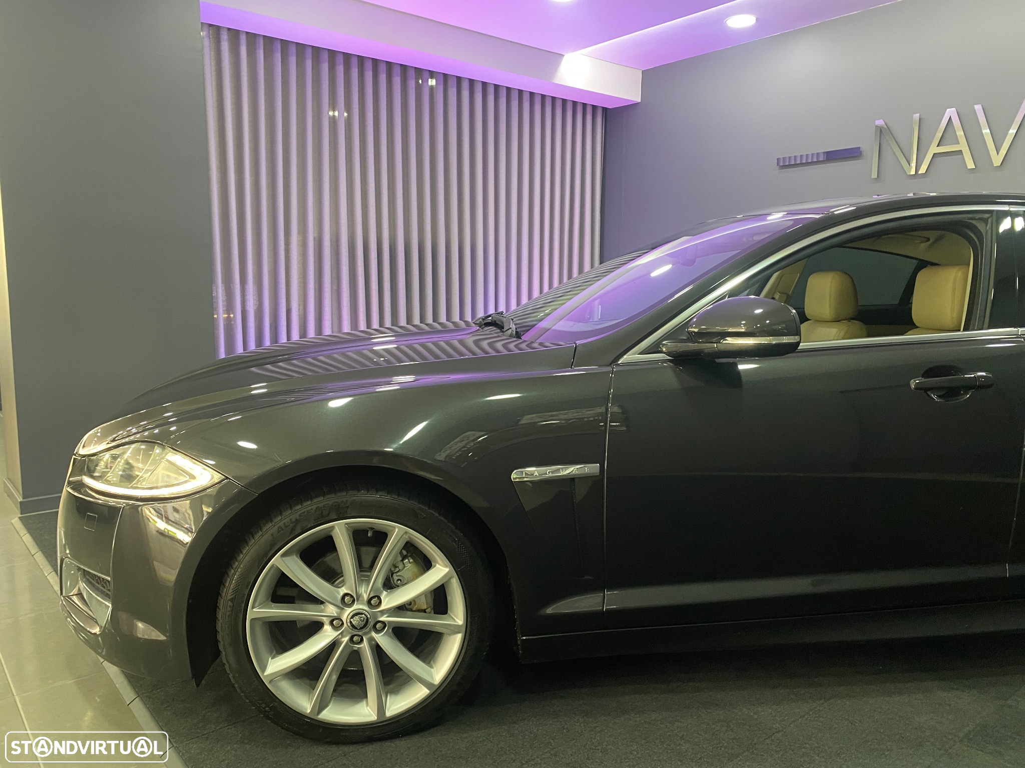 Jaguar XF 2.2 D R-Sport - 11