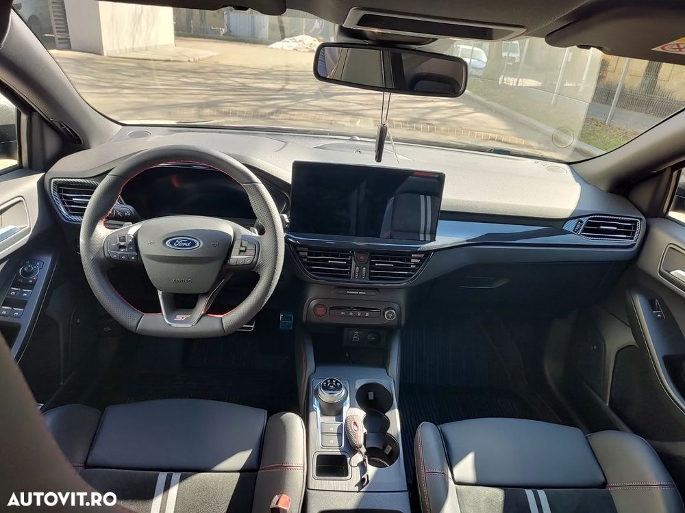 Ford Focus 2.3 Ecoboost 7DCT ST X - 19