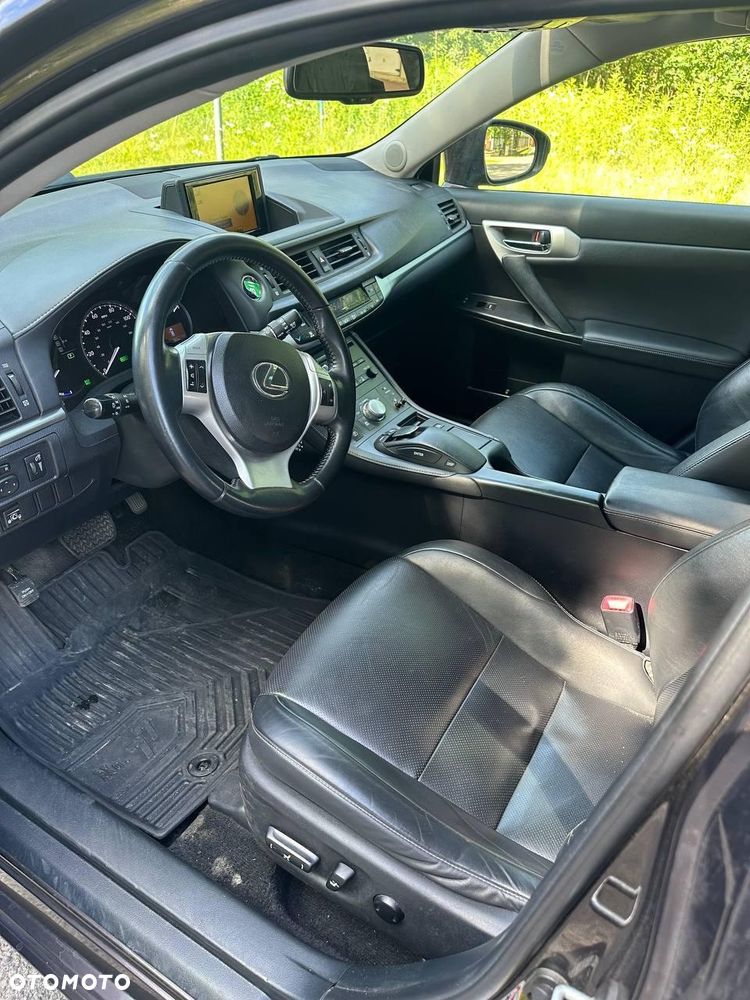 Lexus CT - 7