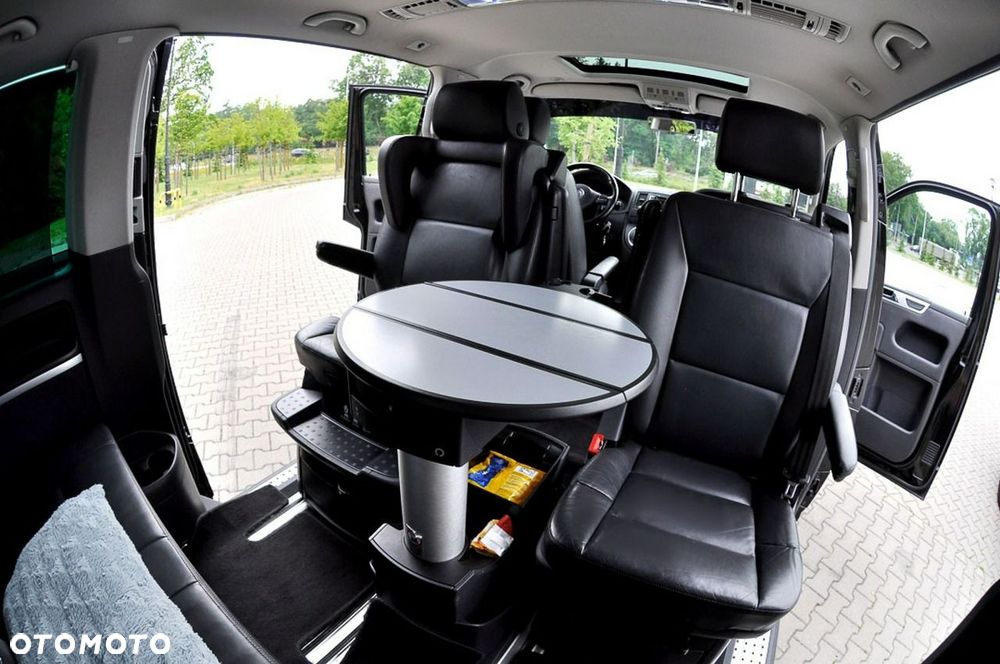 Volkswagen Multivan - 10