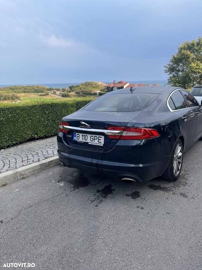 Jaguar XF 25t RWD Portfolio - 5