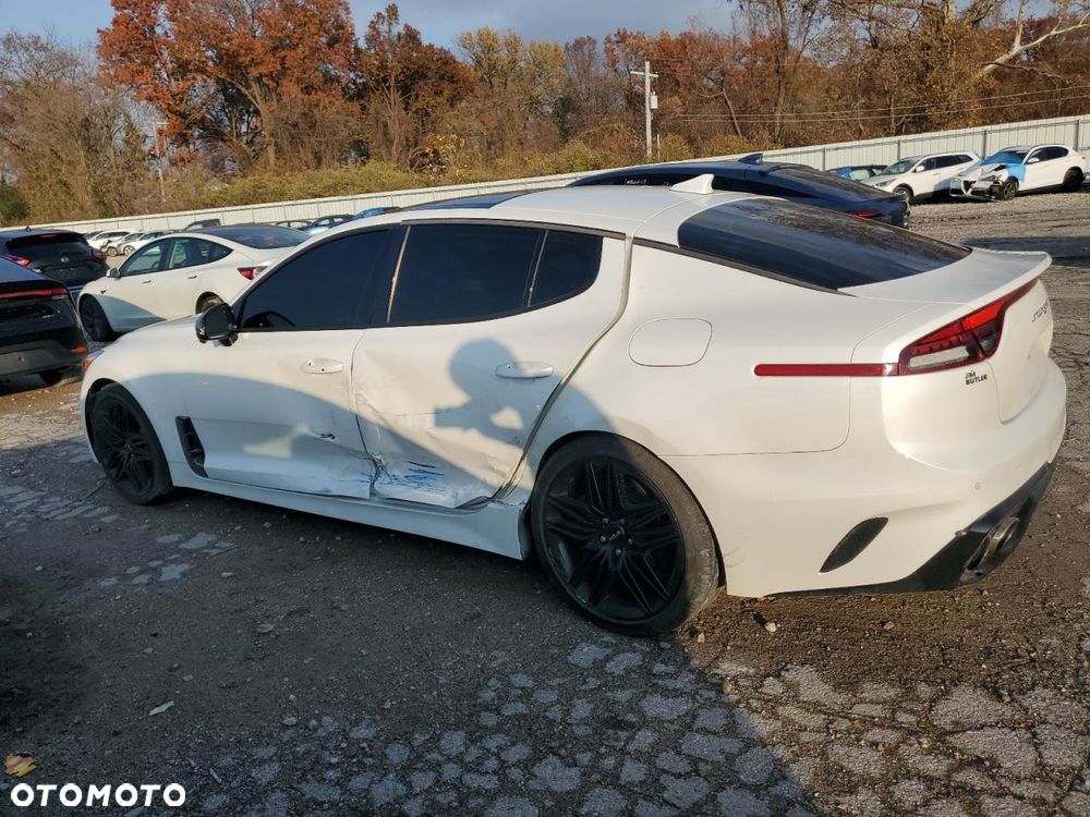 Kia Stinger - 4