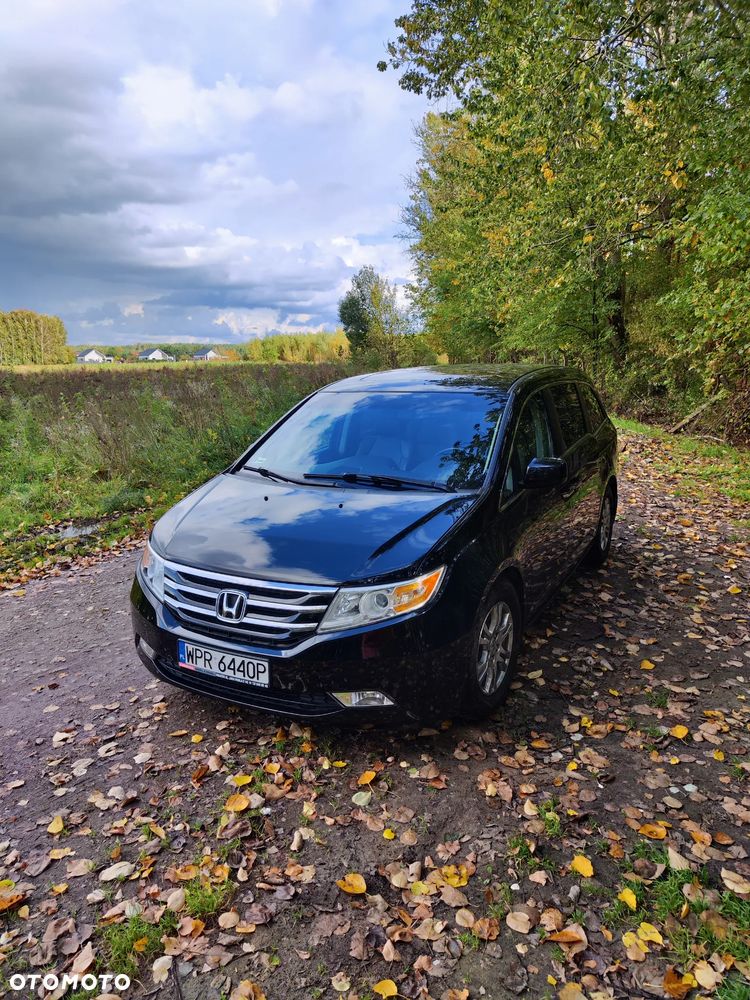 Honda Odyssey 2011 photo 2