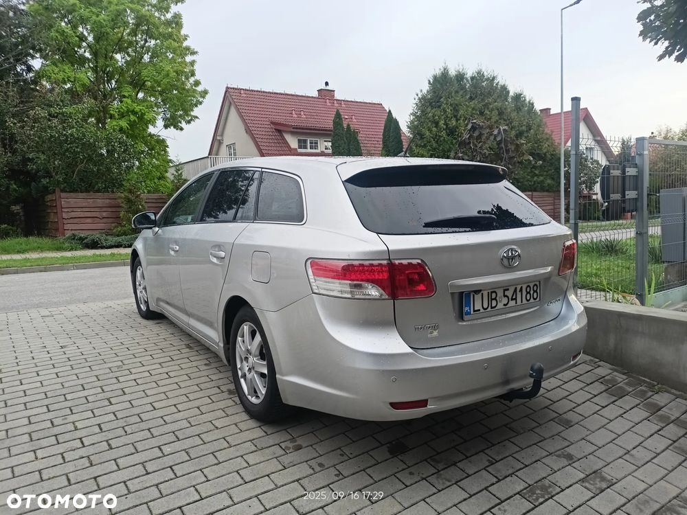 Toyota Avensis - 13
