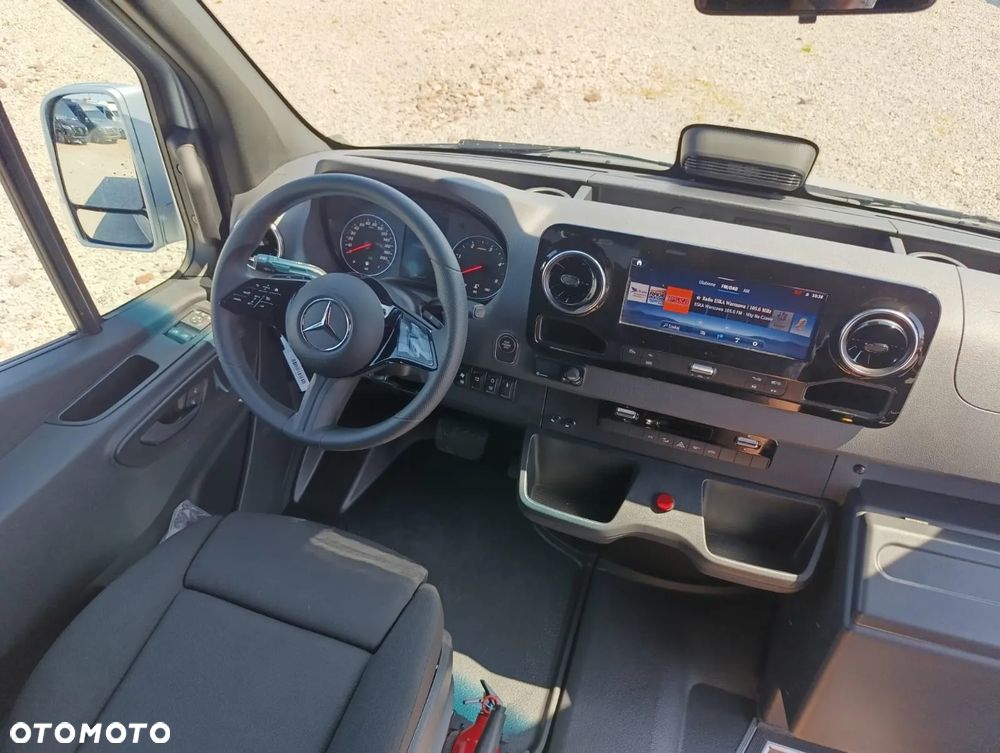 Mercedes-Benz Sprinter 519 - 23