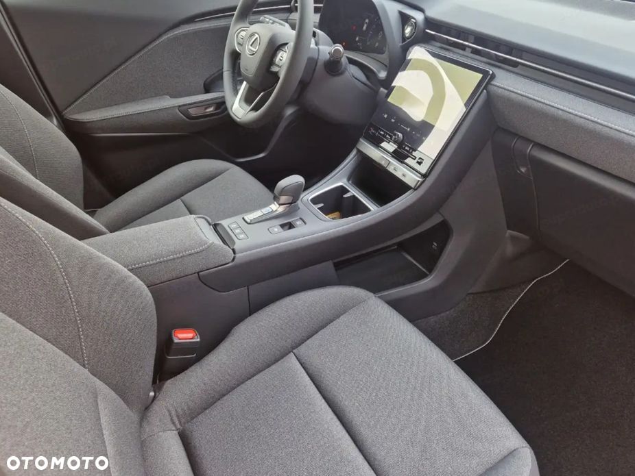 Lexus LBX 1.5 Hybrid - 9