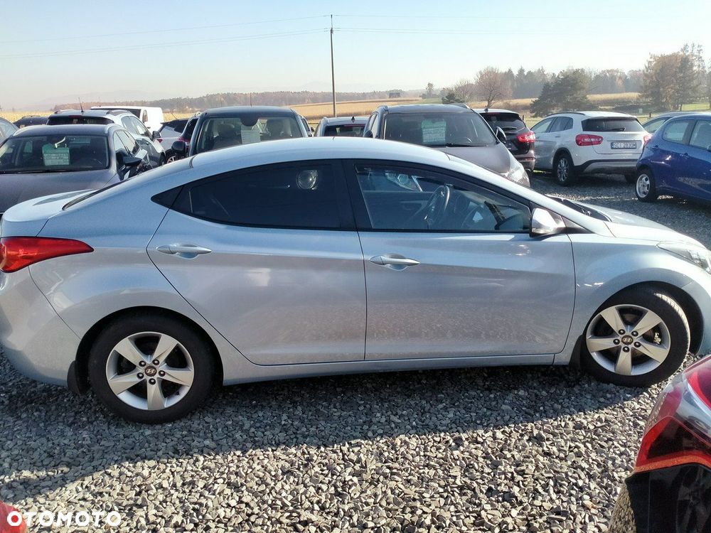 Hyundai Elantra - 6