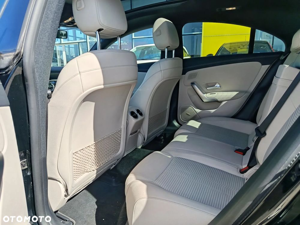 Mercedes-Benz CLA 220 Progressive 7G-DCT - 14