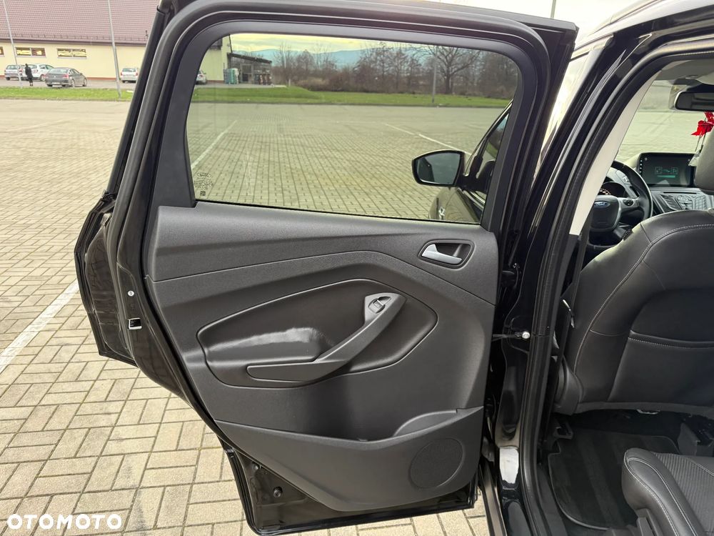 Ford Kuga 1.6 EcoBoost 2x4 Titanium - 35