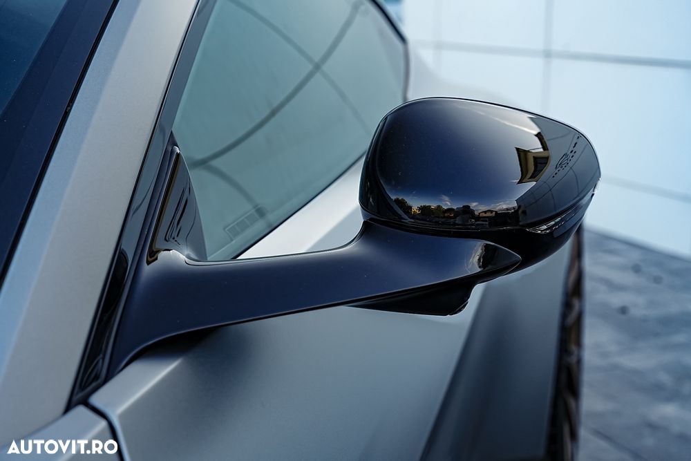 Aston Martin V8 Vantage - 35