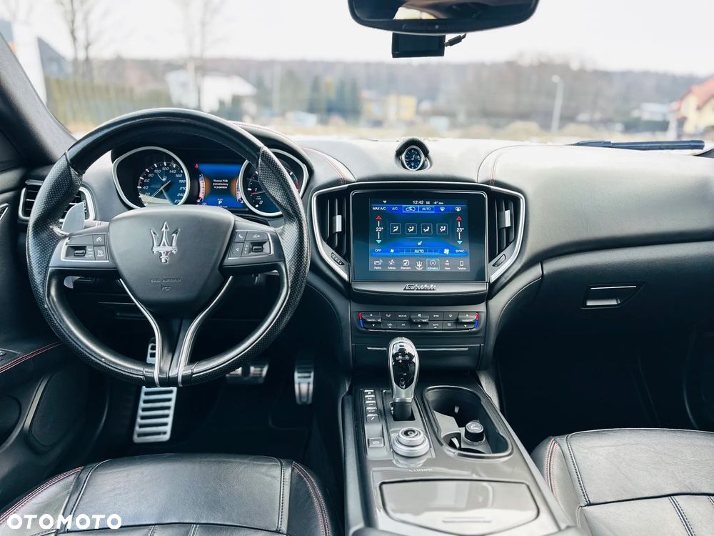 Maserati Ghibli GranSport - 12