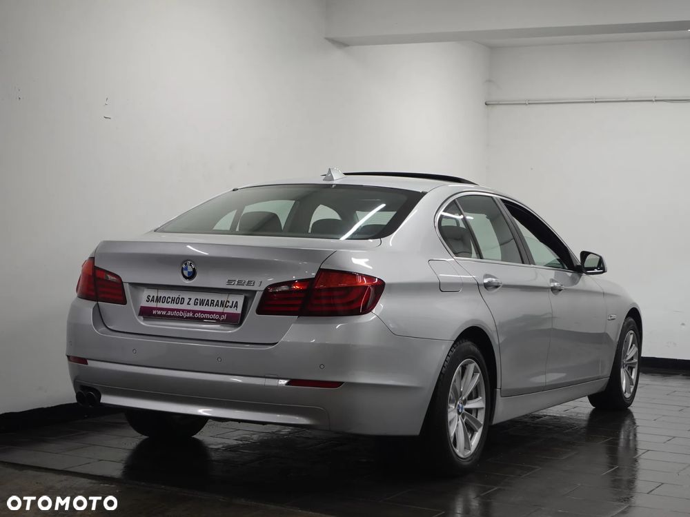 BMW Seria 5 528i - 8