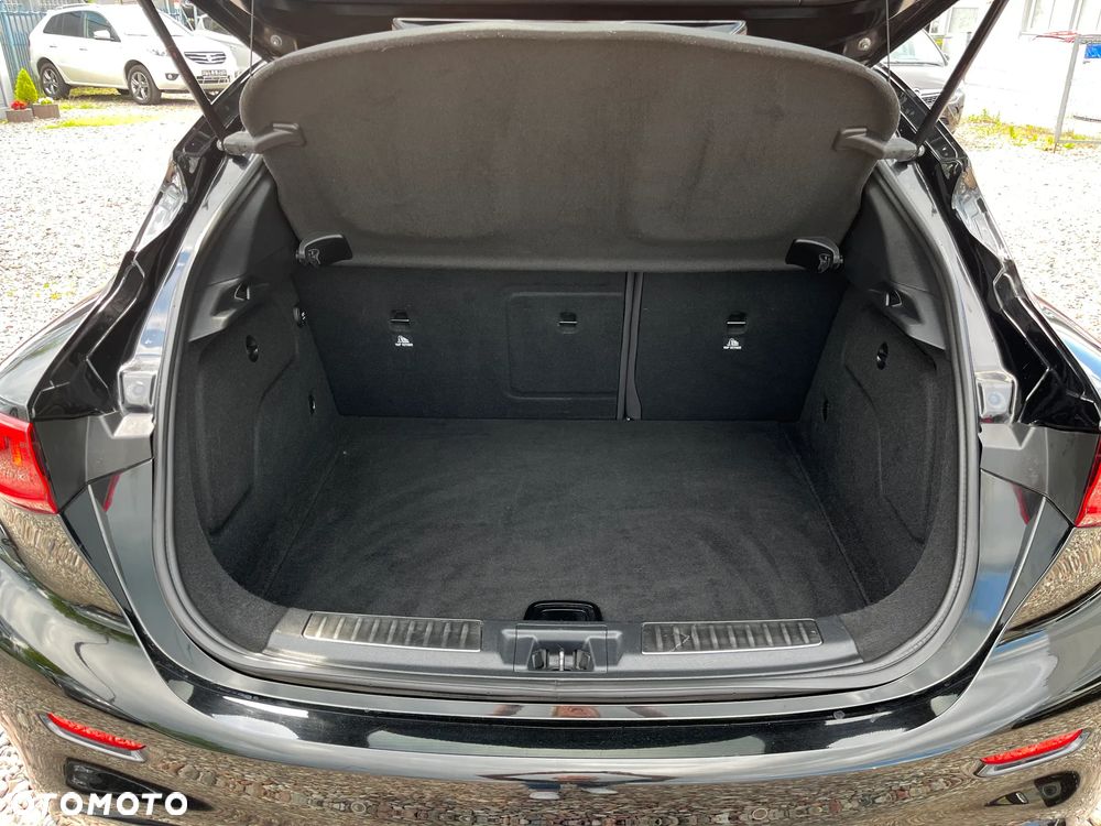 Infiniti Q30 - 40