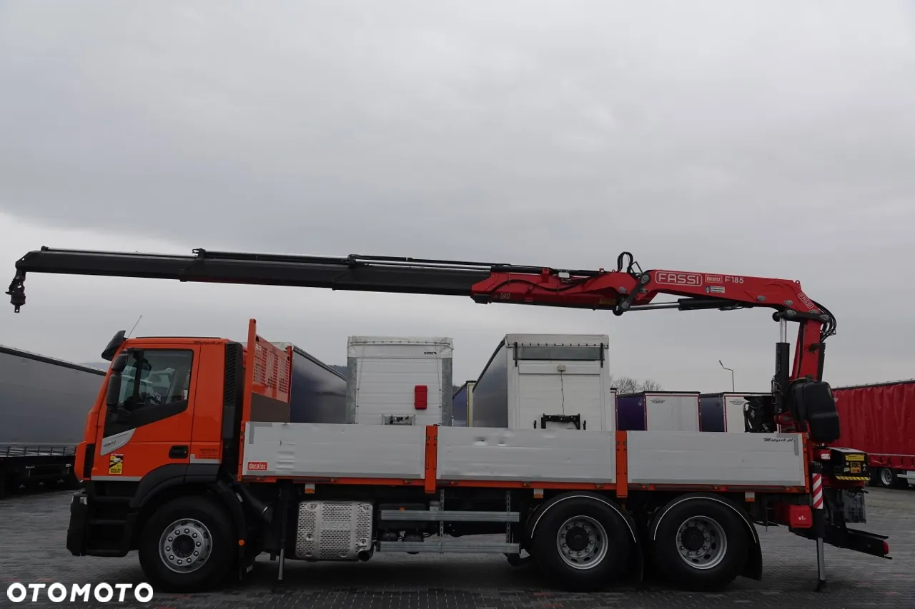 Iveco 420 / 6x2 / SKRZYNIOWY- 6,5 M / HDS FASSI 185 - 10,4 M / E6 / OŚ PODNOSZONA - 2
